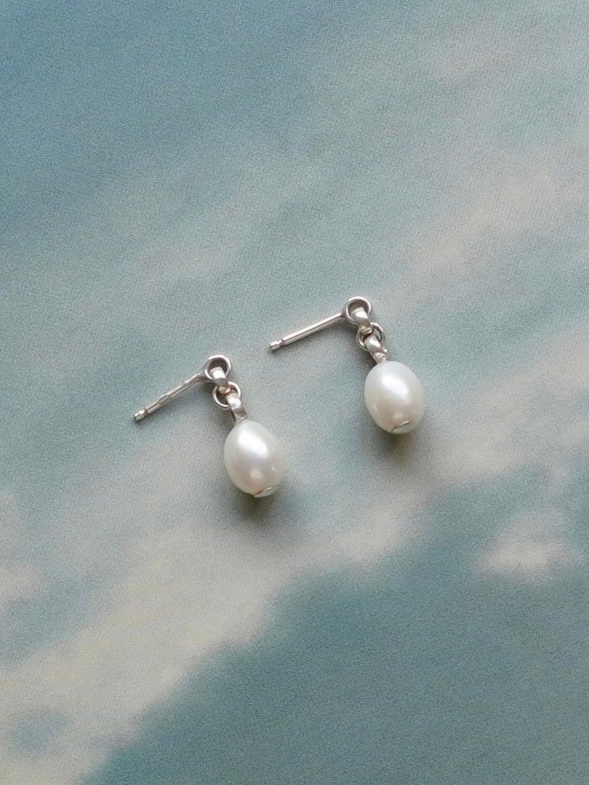 Simple Pearl Drop Earring